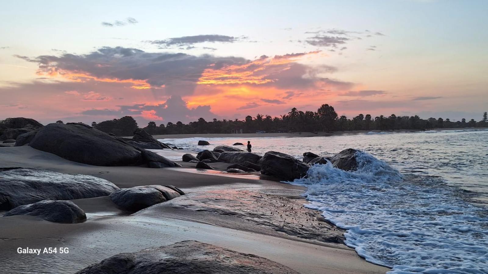 Beach Lagoon Parans Hotel Arugam Bay Bagian luar foto